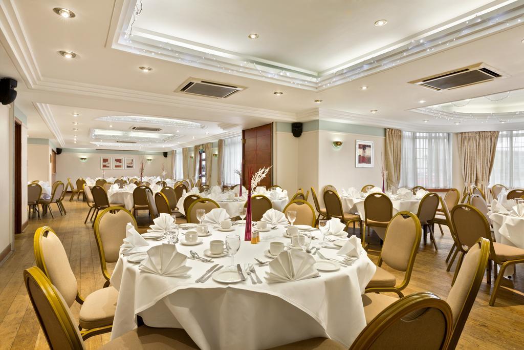 Ramada Hatfield Хатфийлд Екстериор снимка