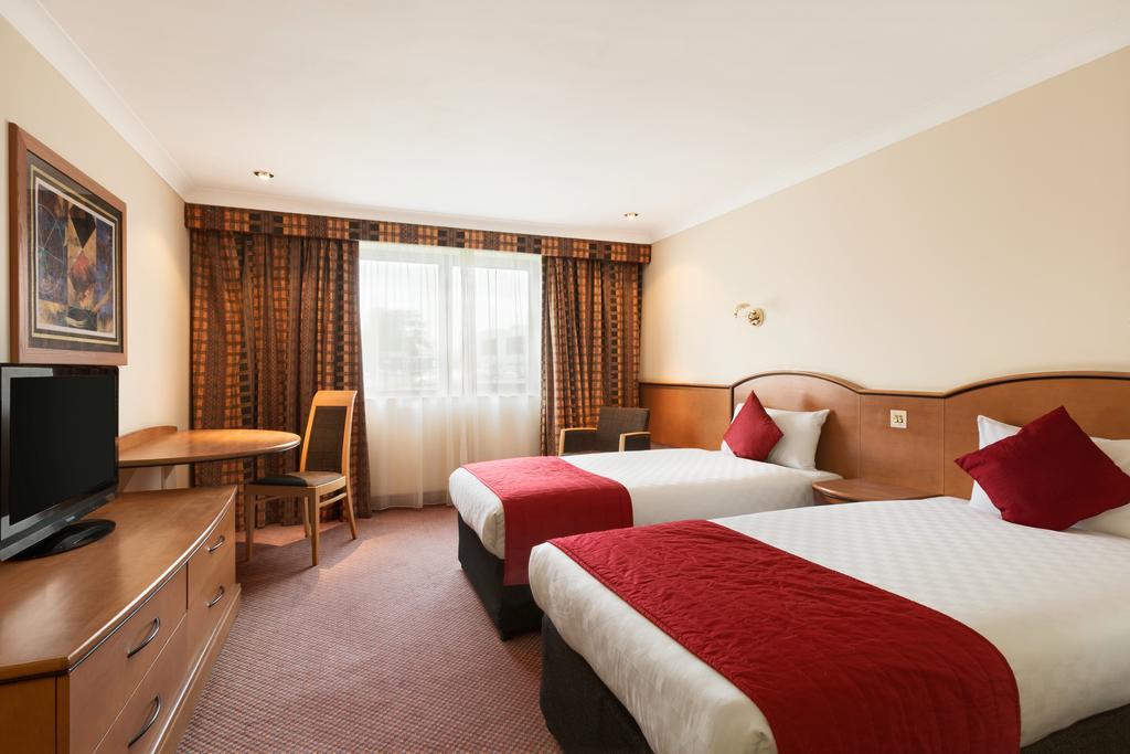 Ramada Hatfield Хатфийлд Екстериор снимка