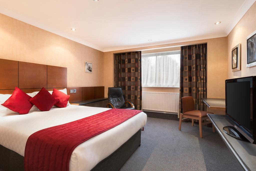 Ramada Hatfield Хатфийлд Екстериор снимка