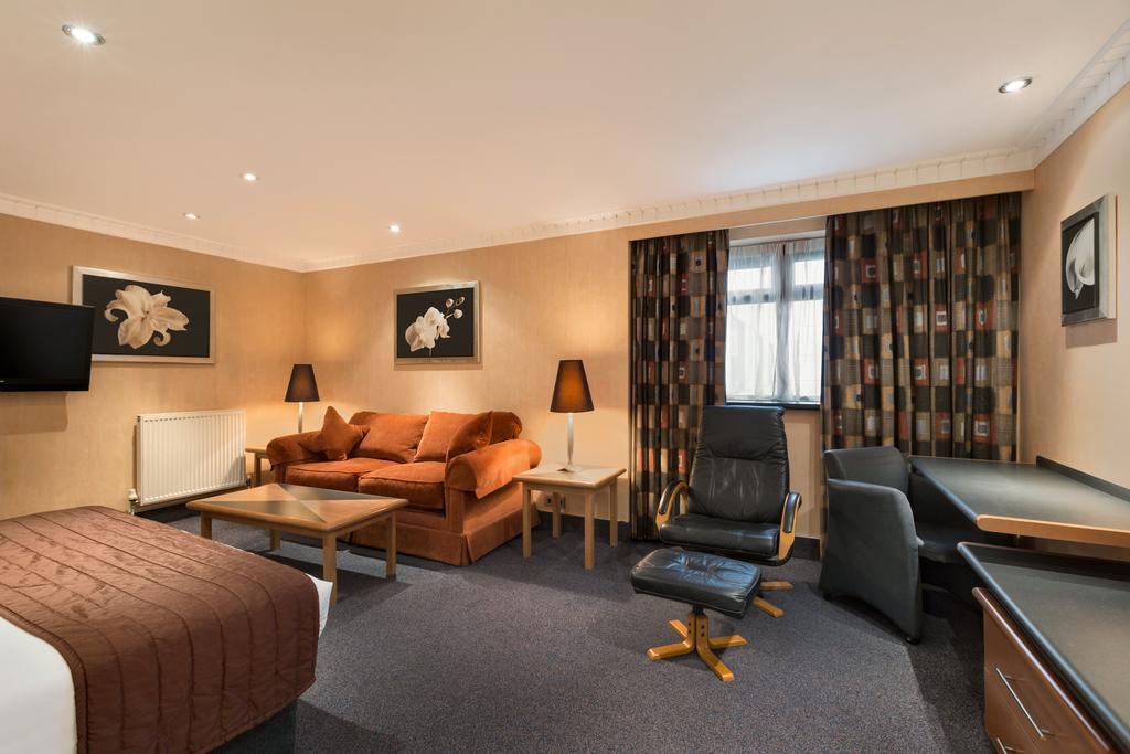 Ramada Hatfield Хатфийлд Екстериор снимка