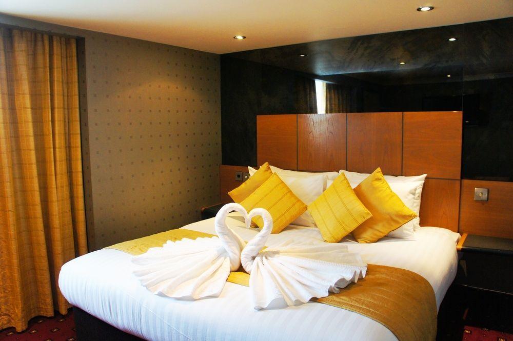 Ramada Hatfield Хатфийлд Екстериор снимка