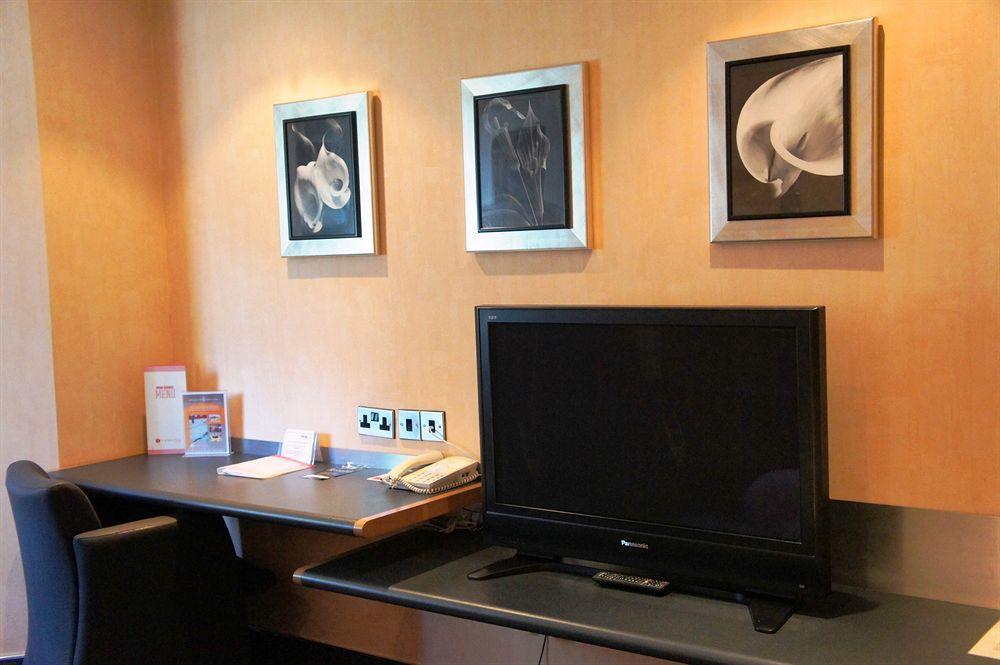 Ramada Hatfield Хатфийлд Екстериор снимка
