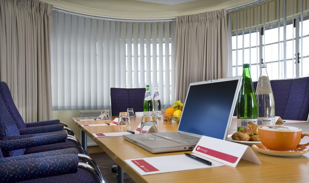 Ramada Hatfield Хатфийлд Екстериор снимка