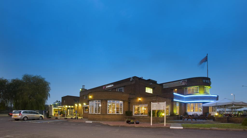 Ramada Hatfield Хатфийлд Екстериор снимка