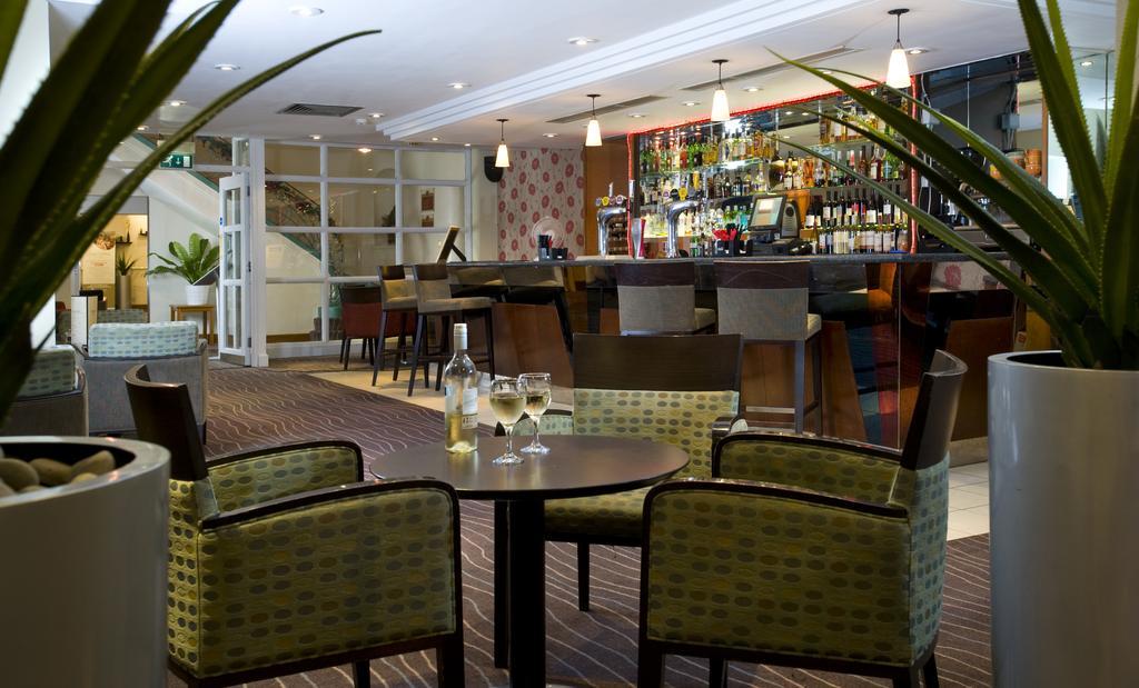 Ramada Hatfield Хатфийлд Ресторант снимка