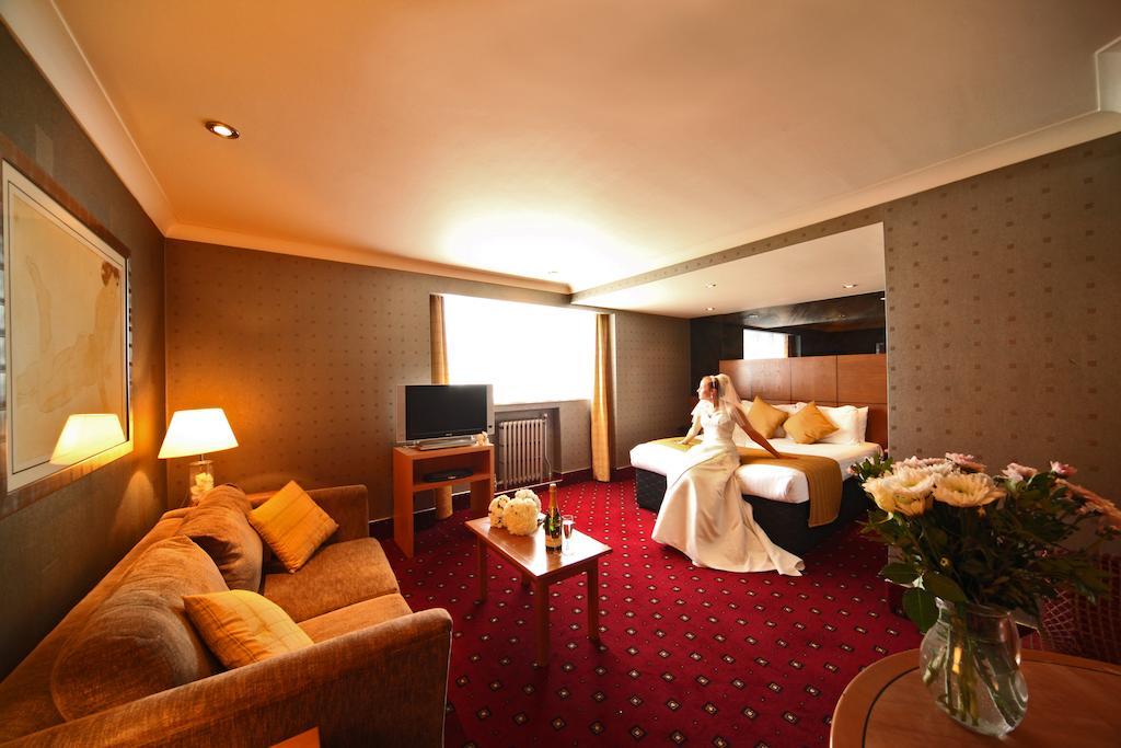 Ramada Hatfield Хатфийлд Екстериор снимка